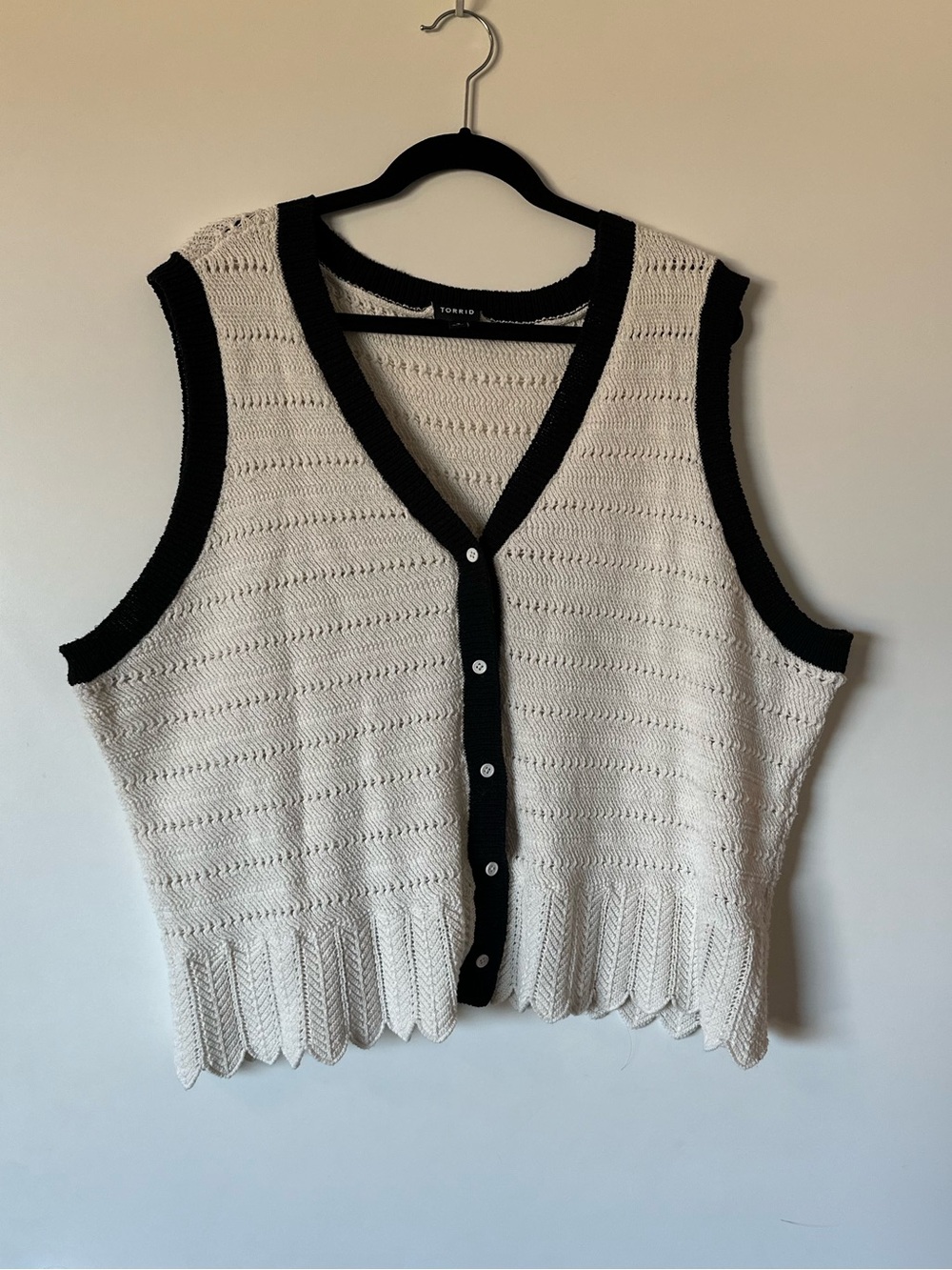 Torrid Cream with Black details Knit sweater vest size 3